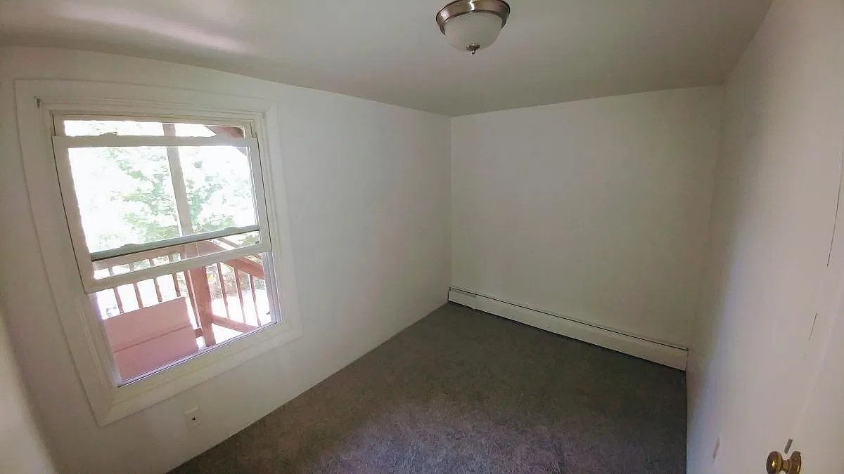 3 bed, 900 sqft, $2,500 — Photo 4