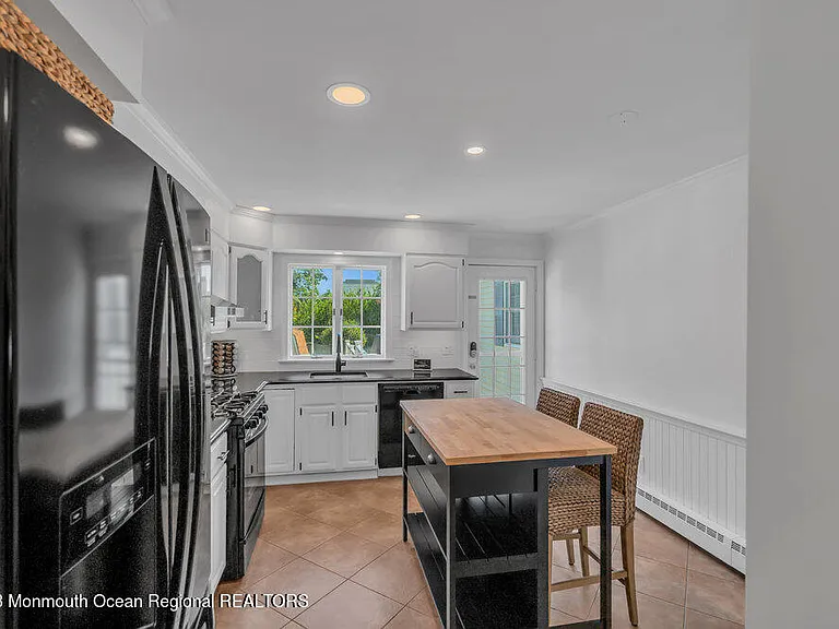 64 Curtis Ave — Photo 25