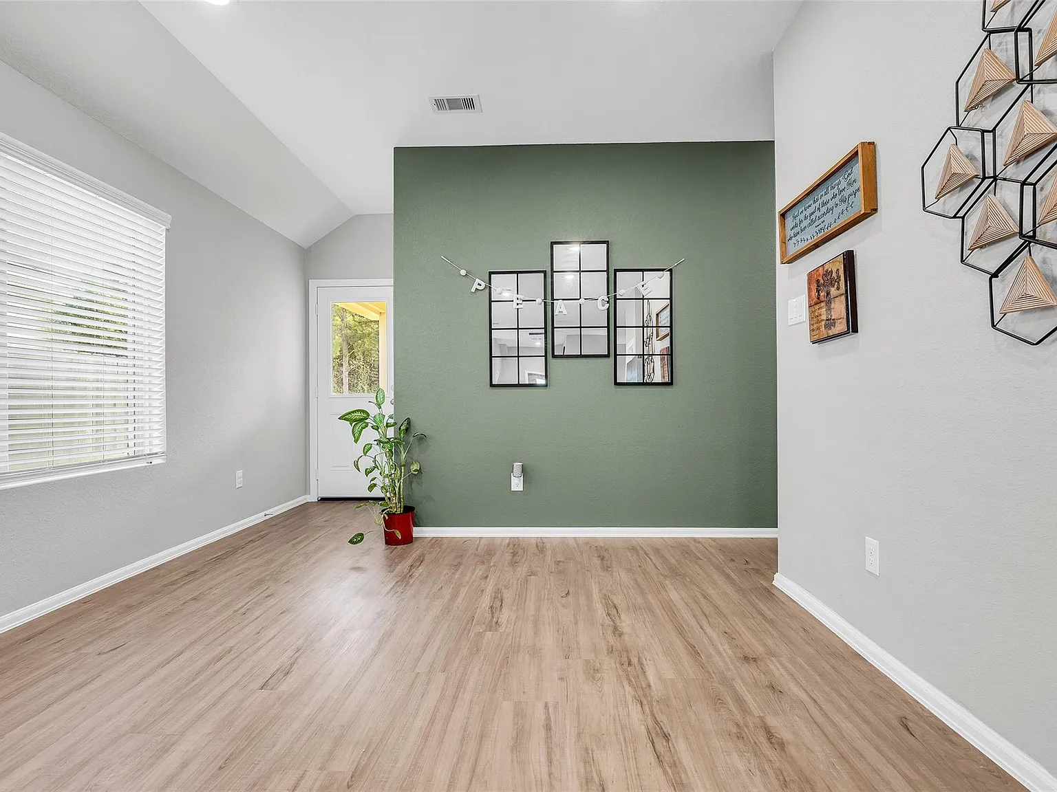 3 bed, 2.0 bath, 1475 sqft, $2,250 — Photo 4