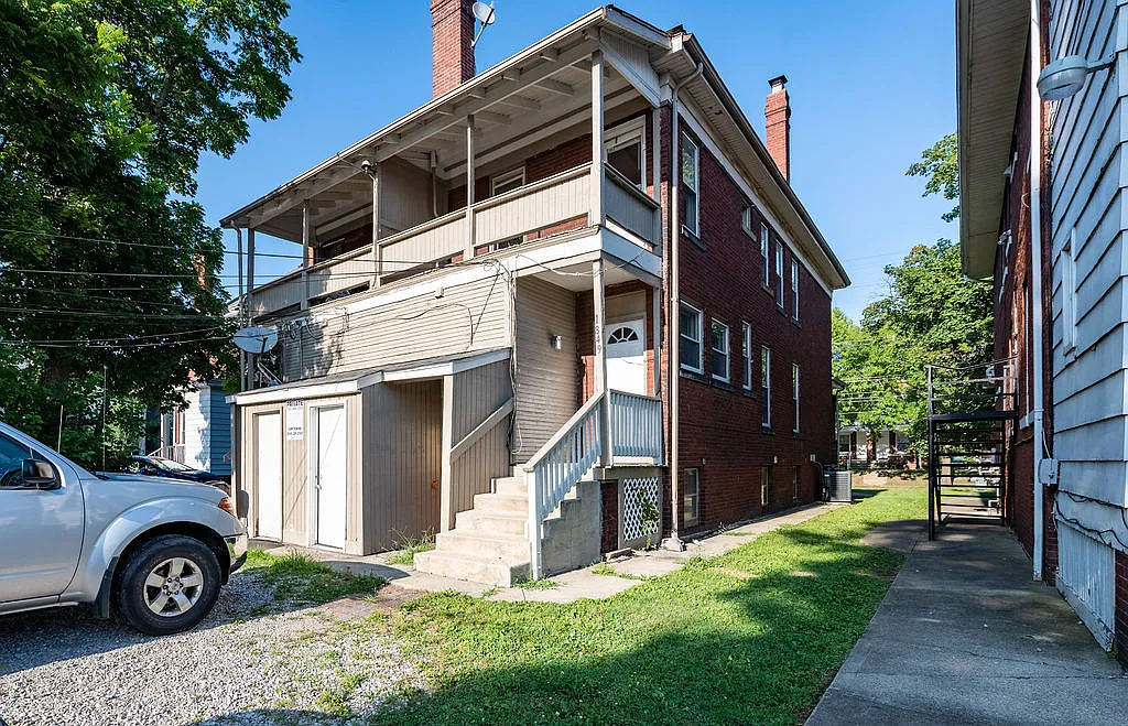 N 4th St 1849-1851 MLR — Photo 3