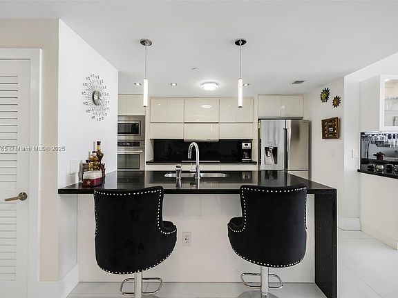 5th image of 600 NE 27th St APT 2603