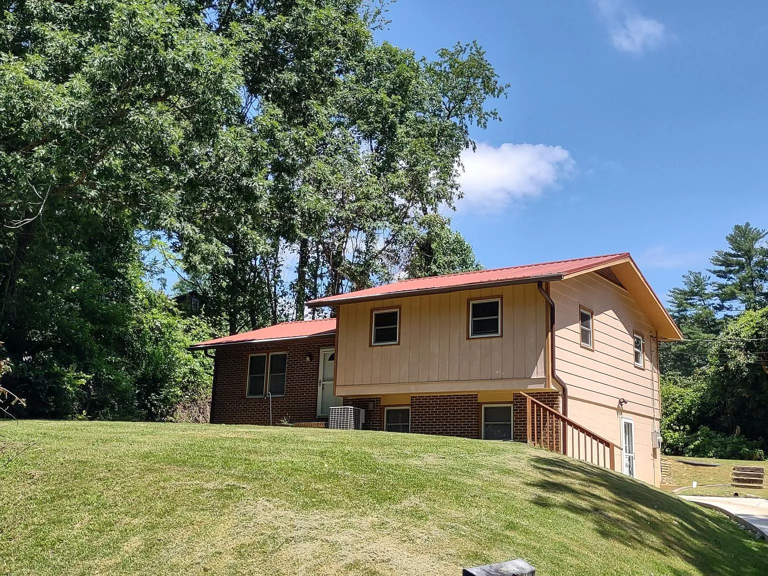 3 bed, $2,050 — Photo 2