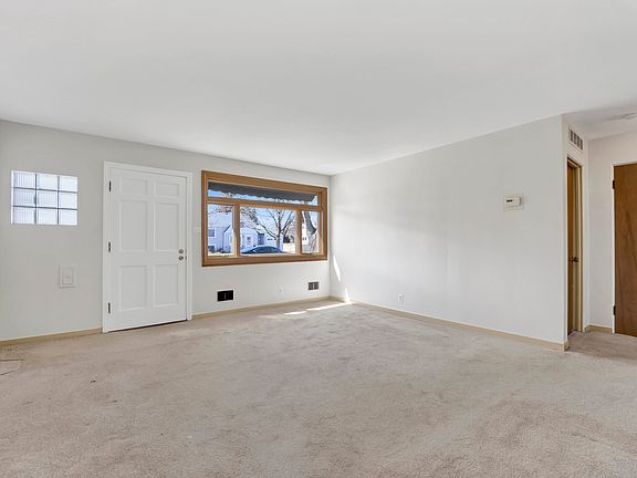 4th image of 729 Newberry Ave
