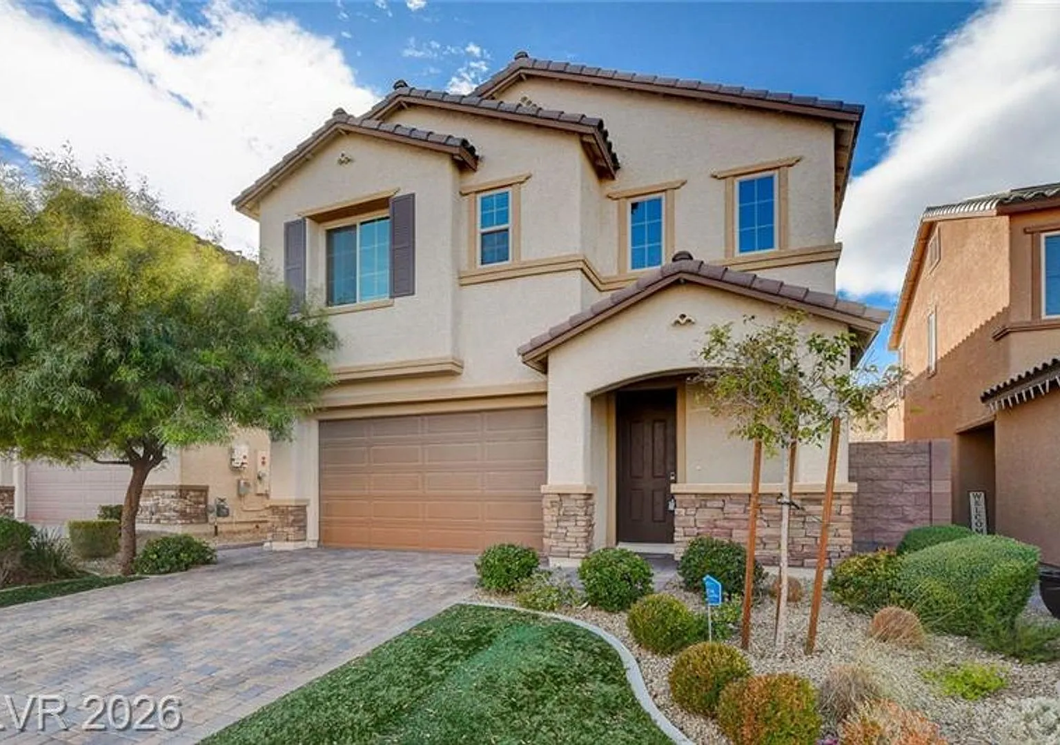2 Master Suites with 2 Master Bathrooms (1 upstairs & 1 downstairs). 2 Laundry areas. Gated Commu... — Photo 1