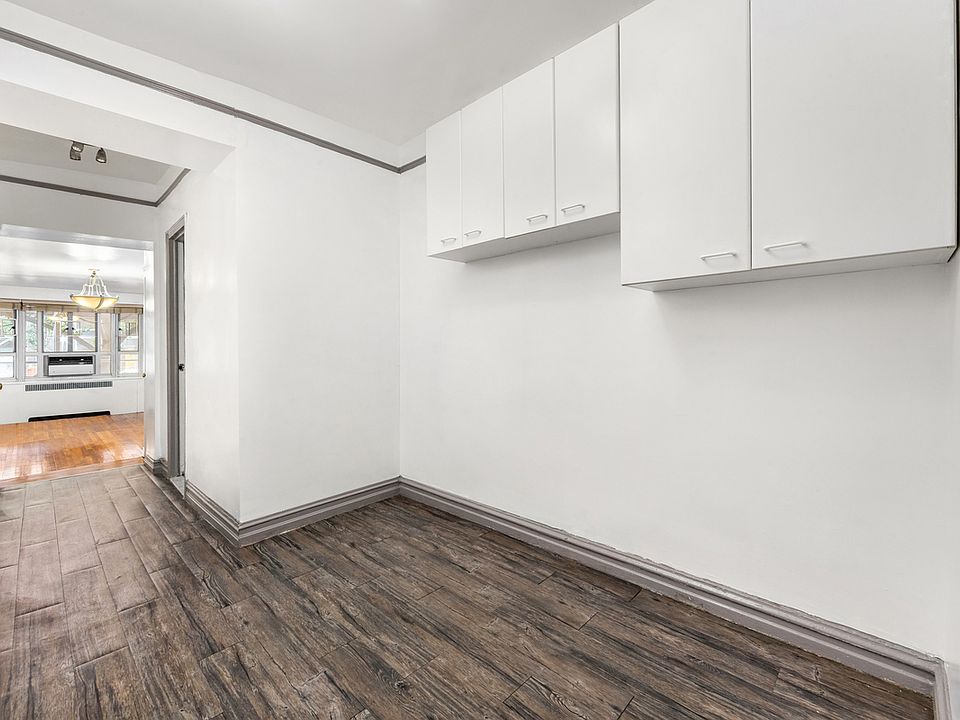2nd image of 165 W 20th St APT 1E