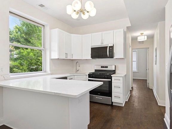 5th image of 1340 W Hollywood Ave #3