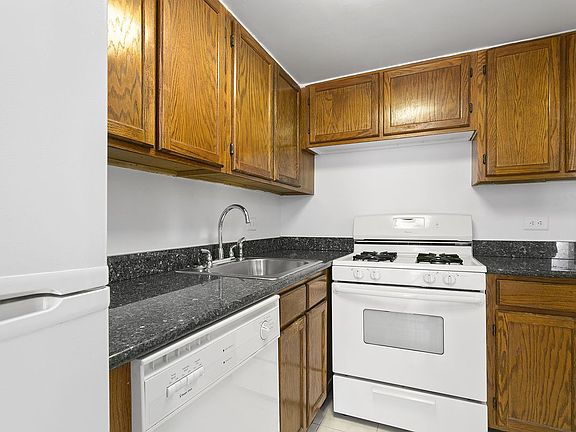 4th image of 215 W 84th St APT 204