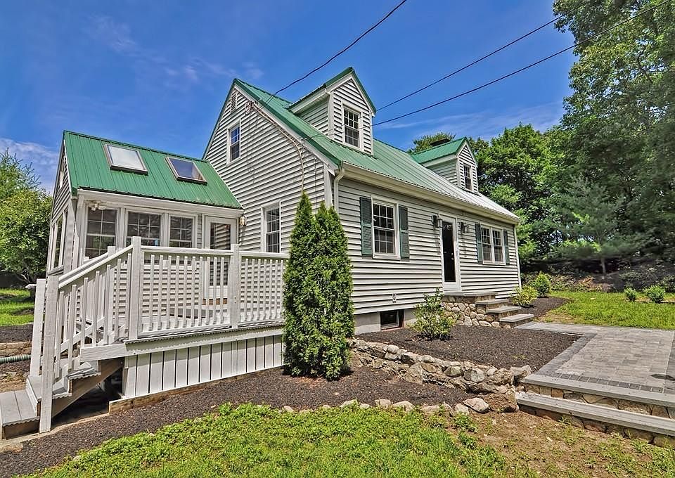 1st image of 292 Essex St