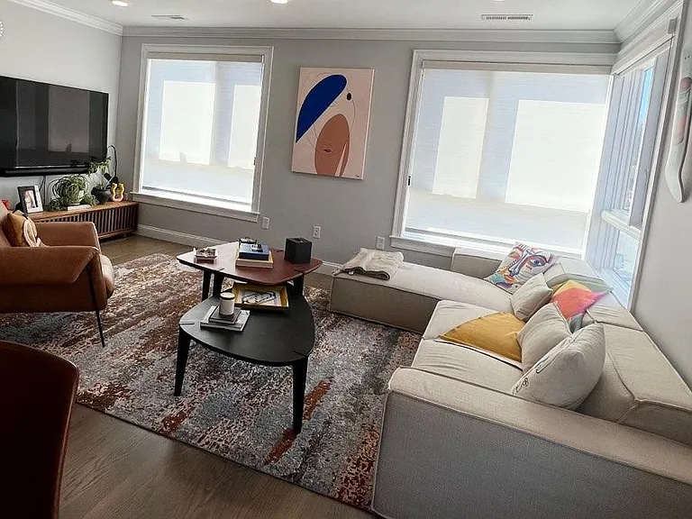 1400 Centre St #201 — Photo 3