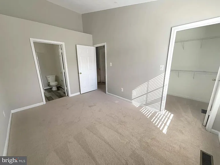 2482 Angeline Dr #301 — Photo 2