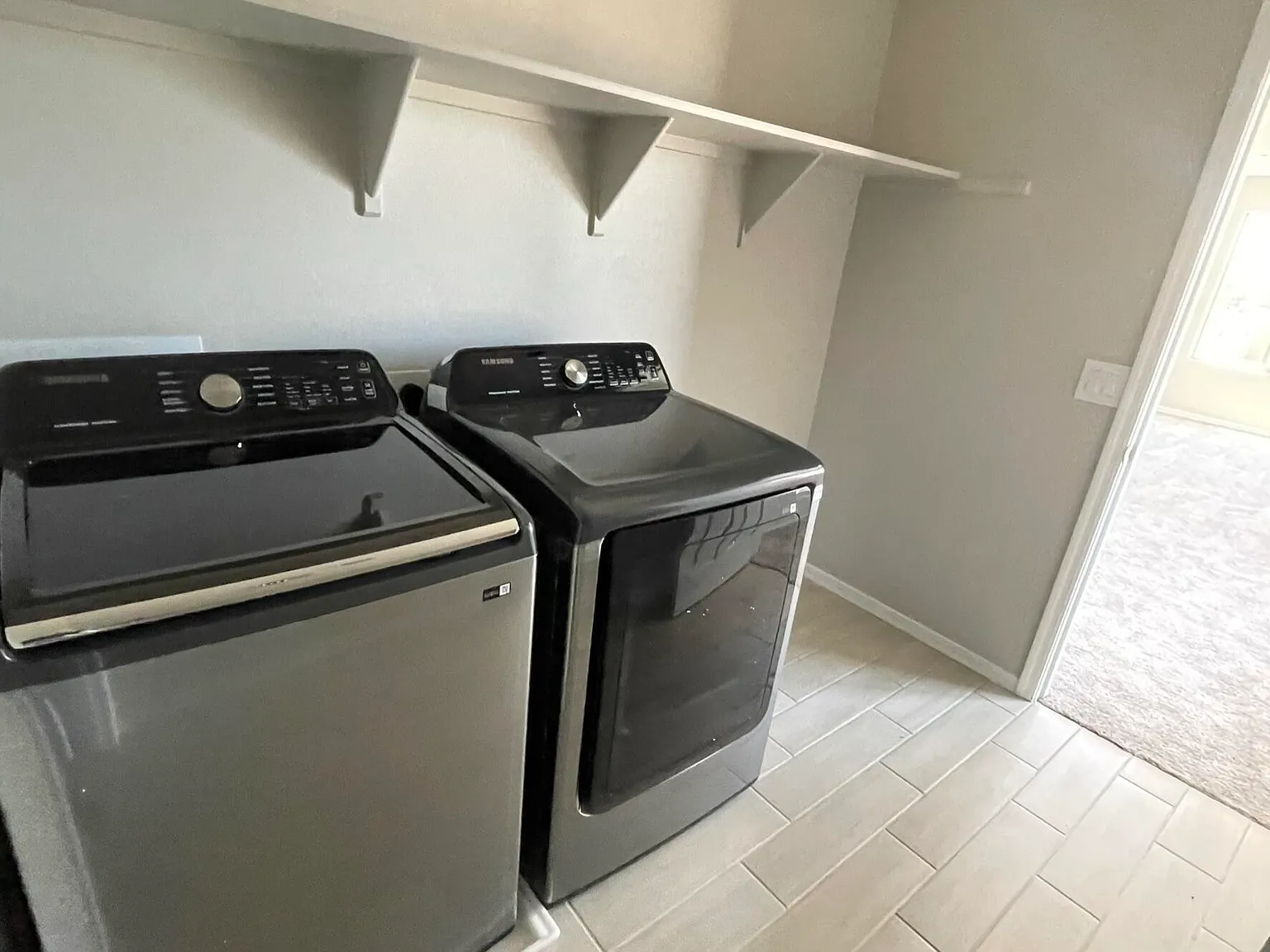 3 bed, 2.0 bath, 1375 sqft, $2,400 — Photo 2