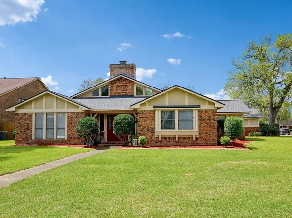 315 Arrowwood St, Lake Jackson, TX 77566