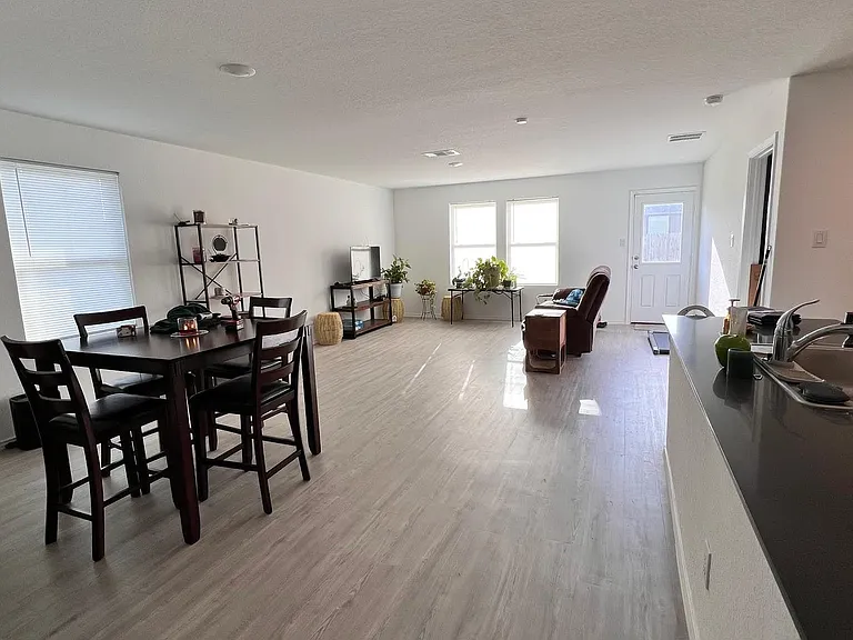 2722 Winterfell St — Photo 4