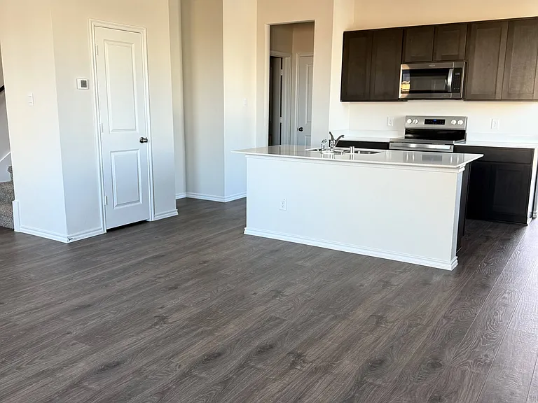 7001 Moonflower Ln — Photo 2