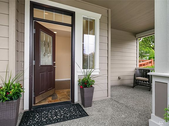 3rd image of 2412 30th Ave NE