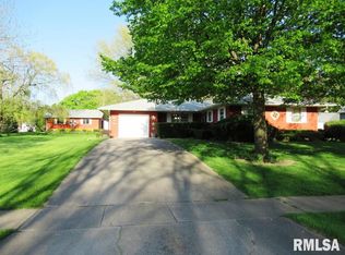 405 4th Ave, Clarence, IA 52216