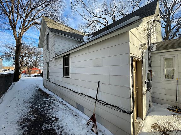 5th image of 1027 6th Ave S