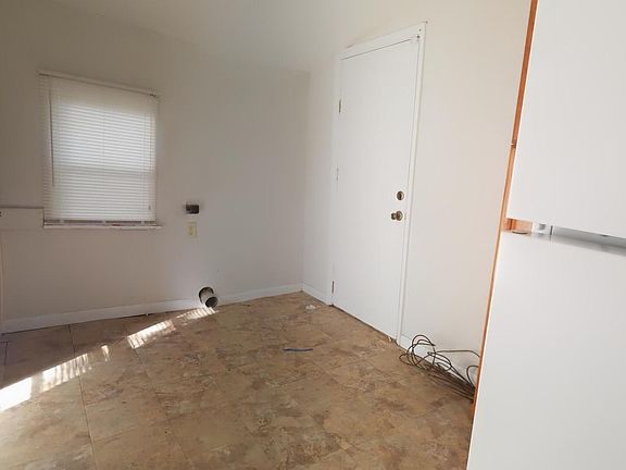 5th image of 776 Saint Clair St