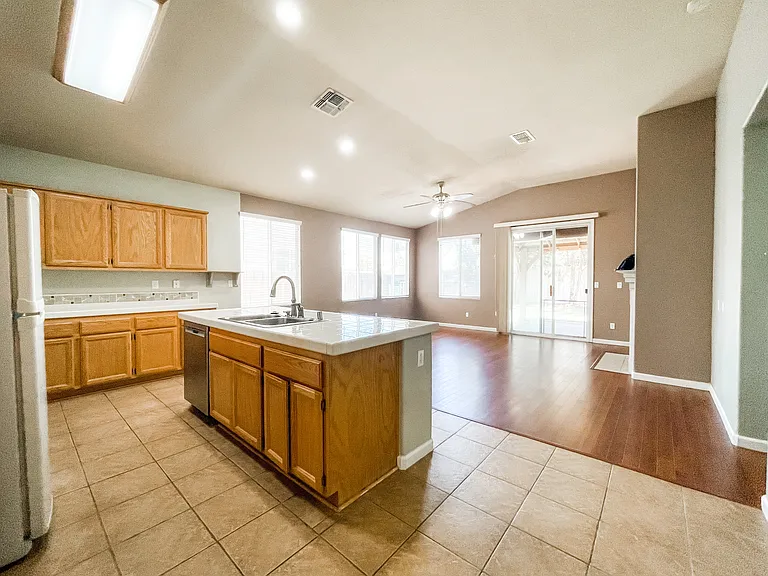 1837 Boardwalk Dr — Photo 6