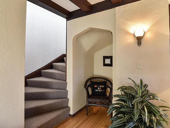 4th image of 2614 E Menlo Blvd