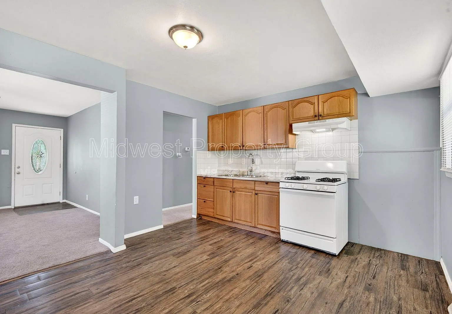3 bed, 1.0 bath, 854 sqft, $1,025 — Photo 3
