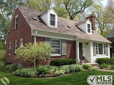 JUST 1/2 BLOCK TO TOWN