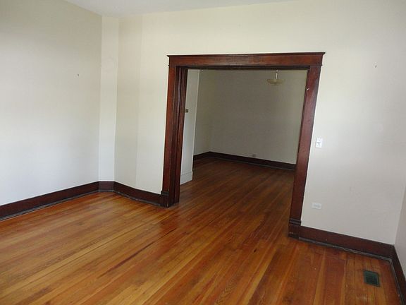 4th image of 801 N Pershing Ave