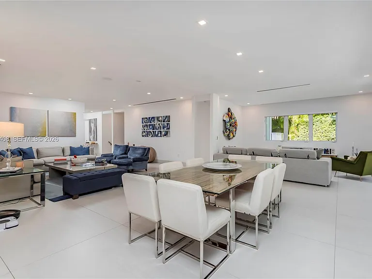 301 Shore Dr E — Photo 11