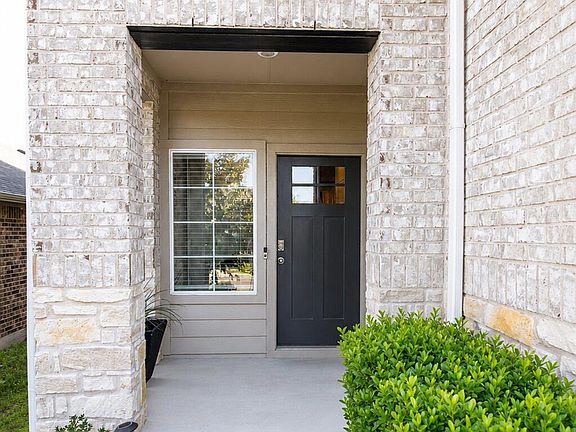 2nd image of 484 Spider Lily Dr