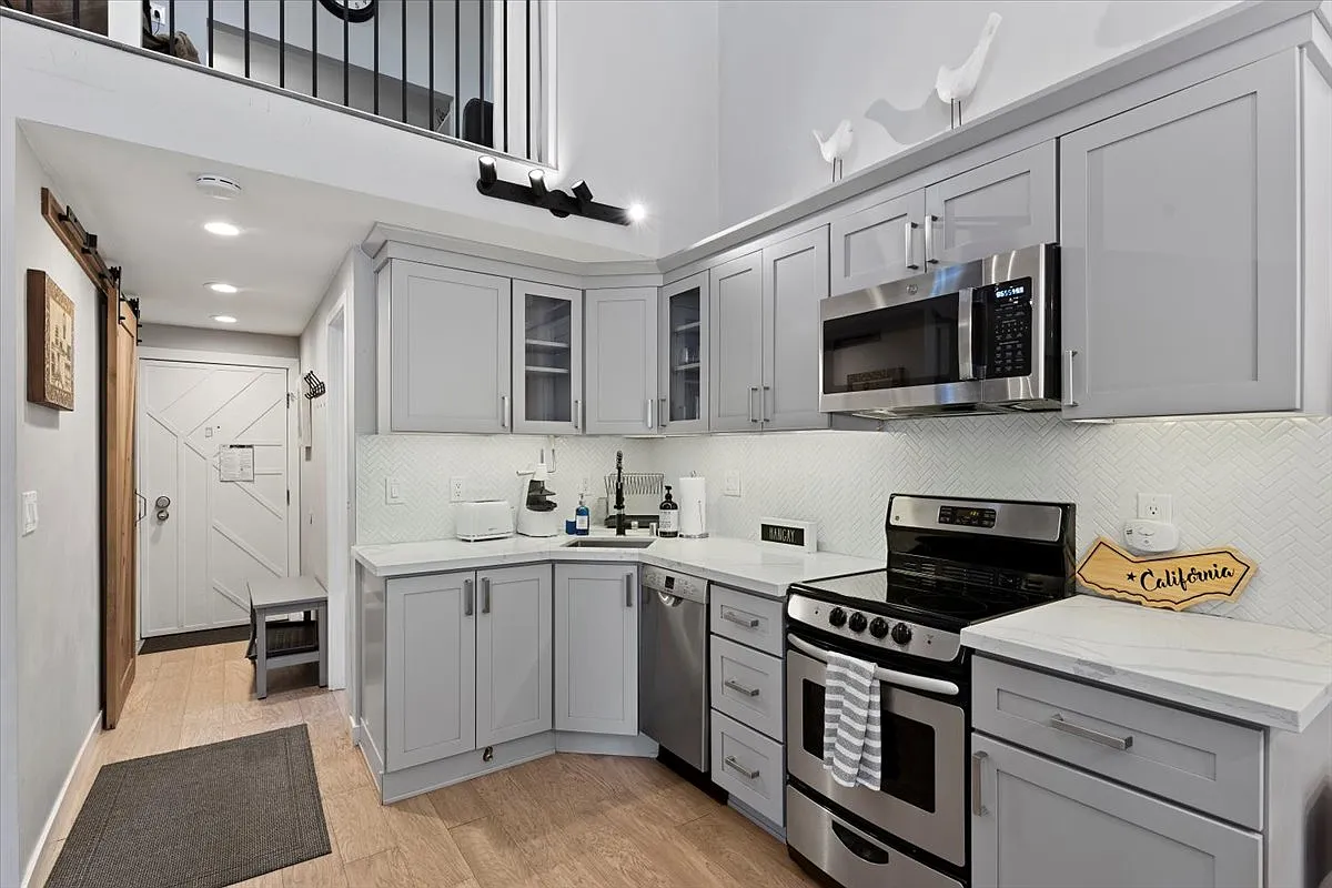 Building Photo - 1300 Regency Way #45