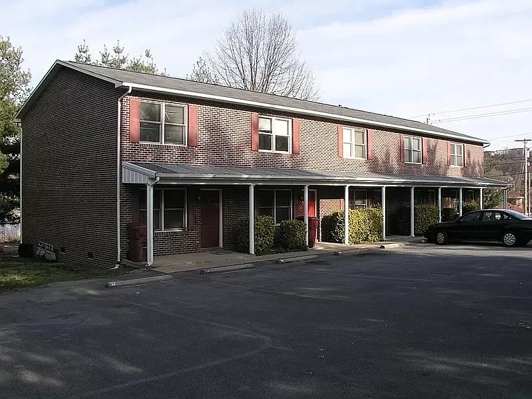 1117 E Main St #5 — Photo 1
