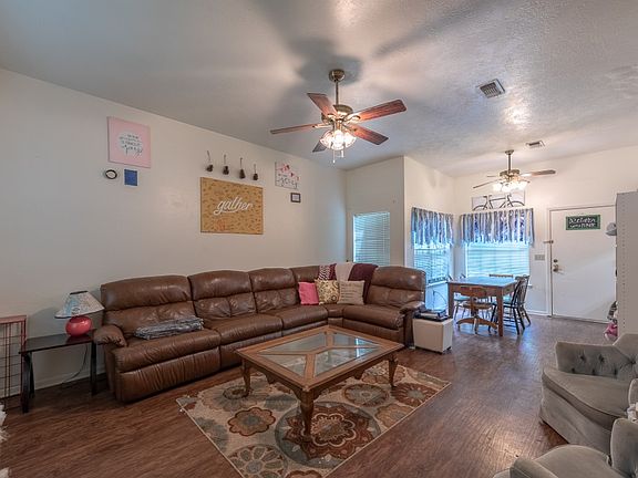 3rd image of 504 Dexter Dr