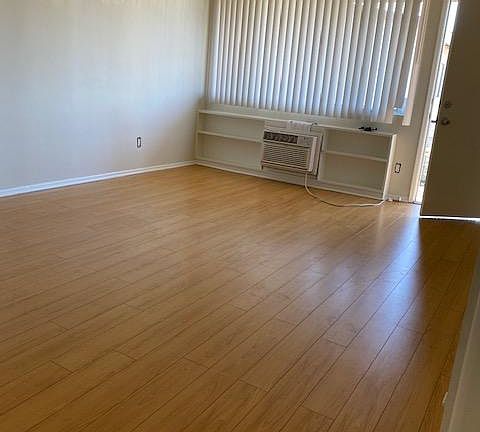 4th image of 6743 Whitsett Ave
