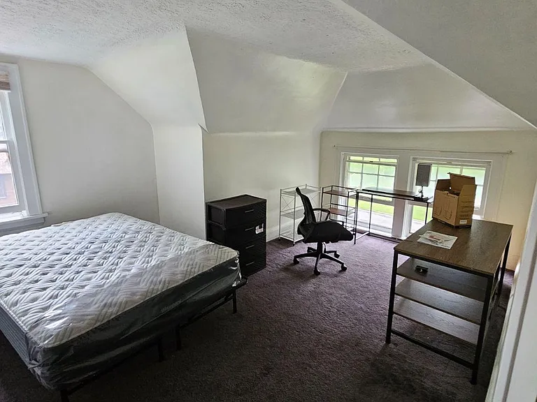 2460 Euclid Heights Blvd #1 — Photo 3