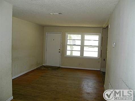 4th image of 1207 E Lovers Ln