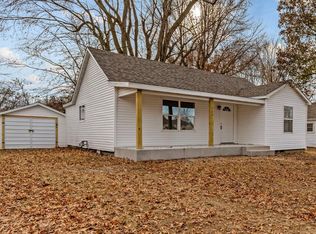 323 E Thurman Ave, Mount Vernon, MO 65712