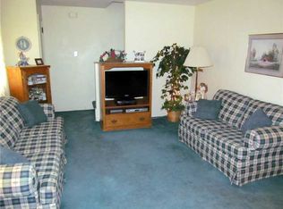 4977 Roberta Dr, Pittsburgh, PA 15236