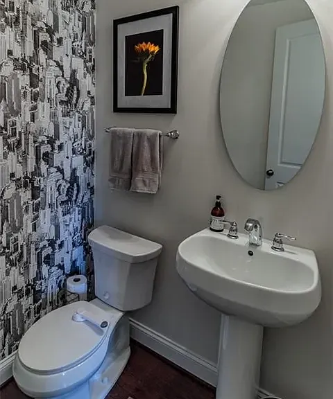 powder room 1/2 bath