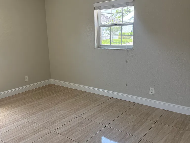 2720 W Ivy St — Photo 3