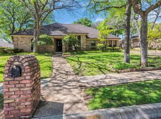 2537 Stonegate Dr N, Bedford, TX 76021