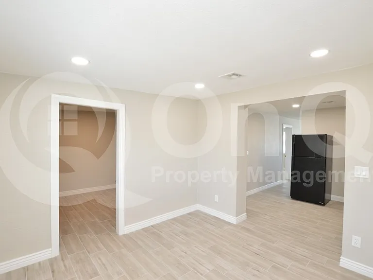 4044 W Burgess Ln — Photo 5