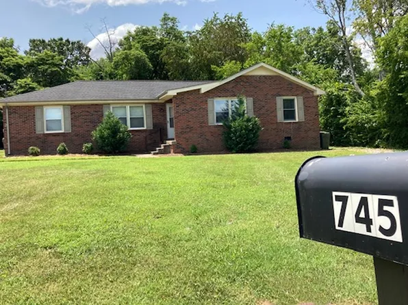 745 Trail Dr, Gallatin, TN