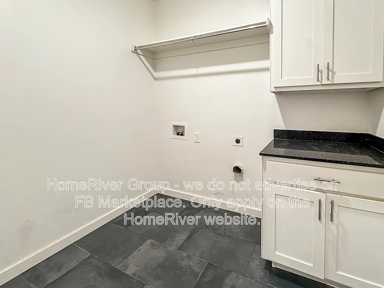 305 E 7th St — Photo 7