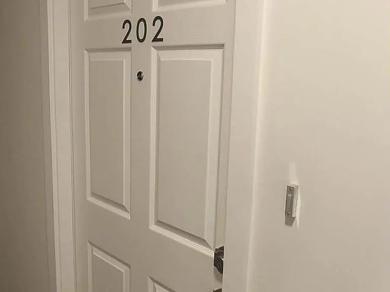 La Playa Apartments — Photo 15