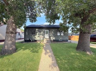 212 18th St NW, Minot, ND 58703