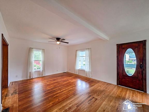 4th image of 611 Monroe St