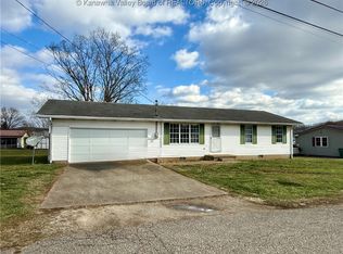 74 Maple Dr, Evans, WV 25241