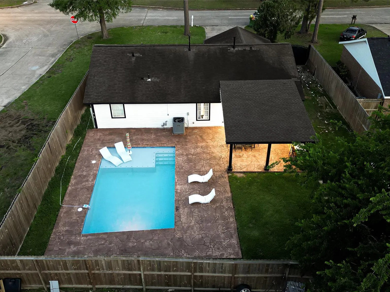 5 bed, 2.0 bath, 2209 sqft, $6,000 — Photo 1