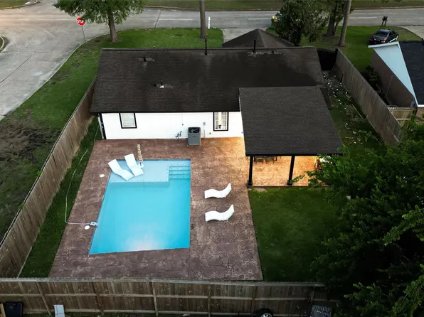 12115 Wood Forest Dr, Houston, TX 77013