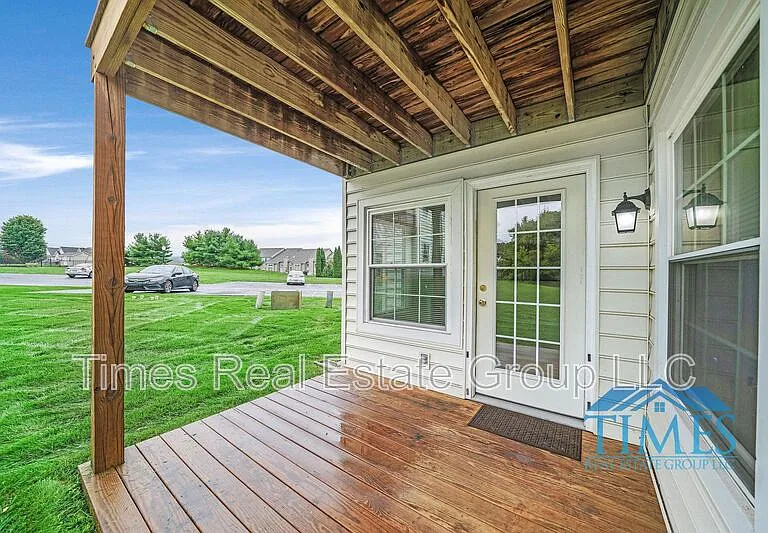 1101 Lexington Way — Photo 4